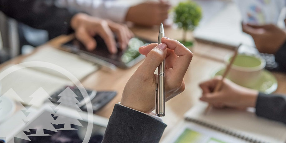 Woman's hand holding a pen to taking notes at a business meeting | hoa meeting minutes