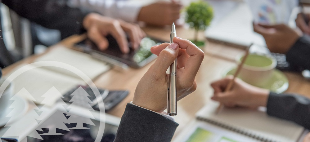 Woman’s hand holding a pen to taking notes at a business meeting Woman's hand holding a pen to taking notes at a business meeting | hoa meeting minutes
