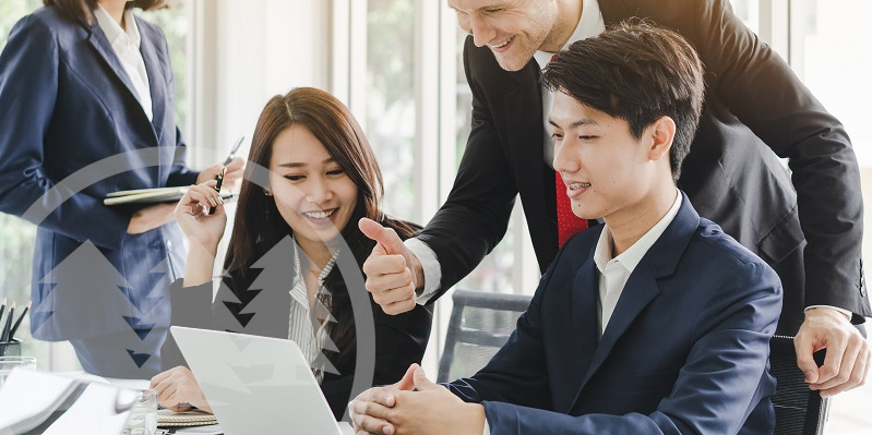 man standing behind two people doing a thumbs up sign man standing behind two people doing a thumbs up sign | good HOA manager
