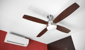 ceiling fan direction for summer with air conditioning